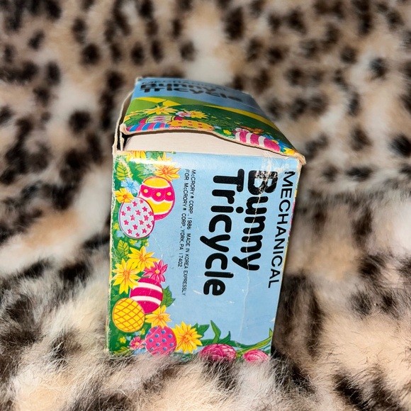 -Vintage 1986- Happy Easter Bunny on Tricycle with Bell and Windup Turn-Key - Picture 11 of 11